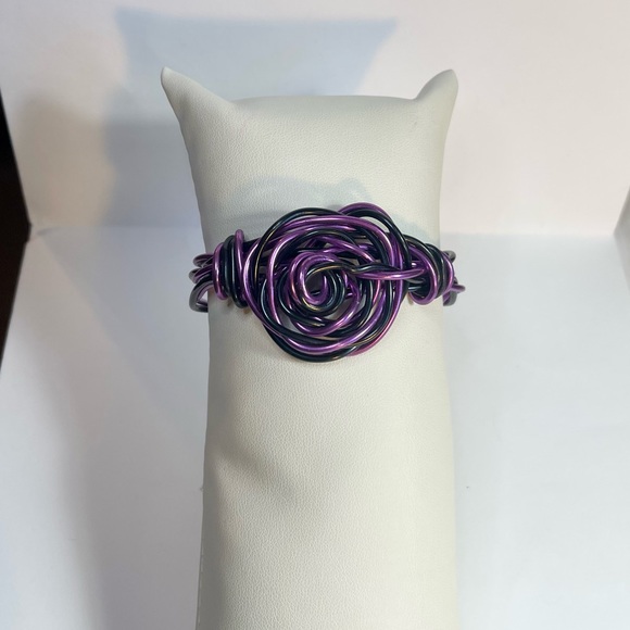 Wire Wrapped Rose Bracelet - Picture 3 of 7